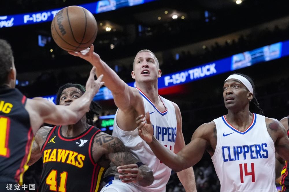 以及与詹姆 以及与詹姆