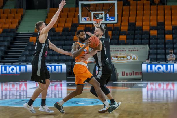 两位知名选 两位知名选